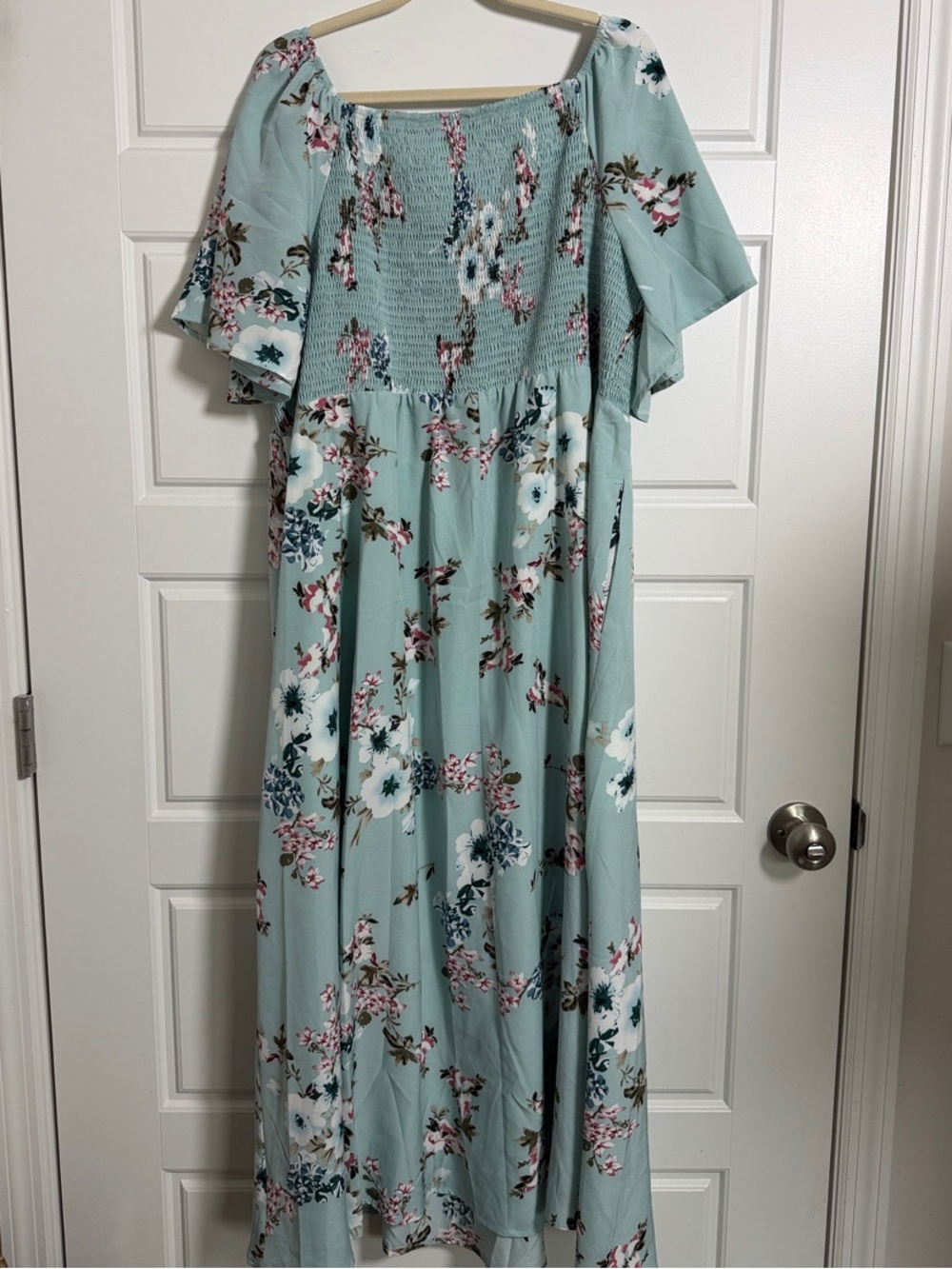 BloomChic Mint Green Floral Maxi Dress with Smocked Bodice Size 18 20 - Picture 3 of 3